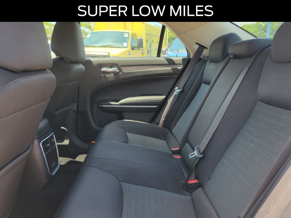 Used 2021 Chrysler 300 Touring RWD image 11