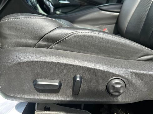Used 2020 Buick Envision Essence FWD image 21