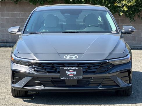 New 2025 Hyundai Elantra Limited image 3