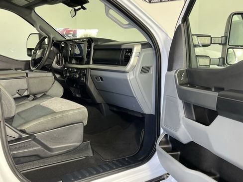 Used 2024 Ford F350 XLT image 29