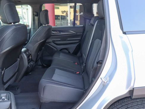 Used 2024 Jeep Grand Cherokee Laredo X w/ Luxury Tech Group I AWD/4WD image 8