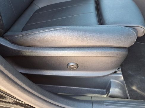 Used 2025 Mercedes-Benz GLB 250 image 13