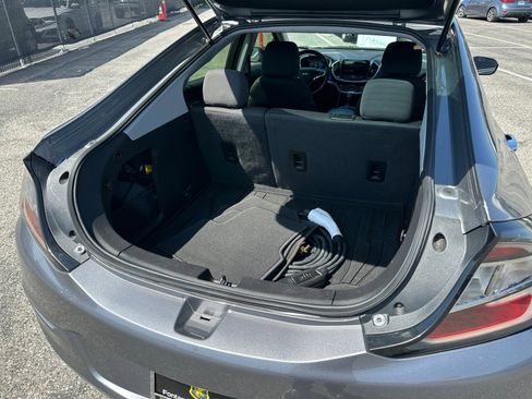 Used 2018 Chevrolet Volt LT w/ Comfort Package FWD image 19