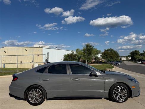 Used 2021 Hyundai Sonata SEL FWD image 2