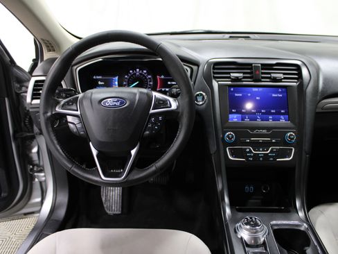 Used 2020 Ford Fusion SE w/ Equipment Group 151A image 2