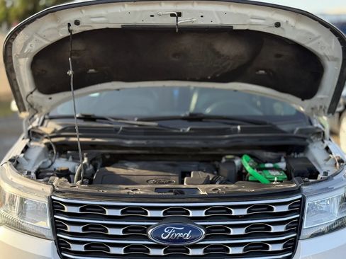 Used 2017 Ford Explorer XLT w/ Equipment Group 202A AWD/4WD image 31