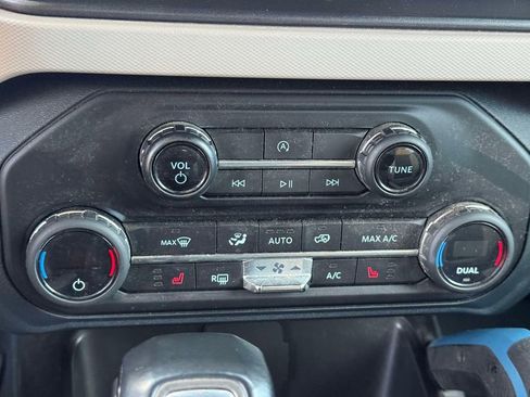 Used 2021 Ford Bronco Wildtrak image 28