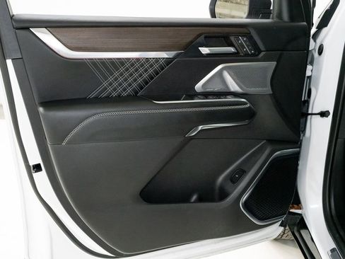 Used 2024 GMC Acadia Denali w/ Super Cruise Package image 8