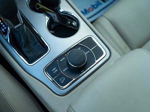 Used 2021 Jeep Grand Cherokee Limited image 19