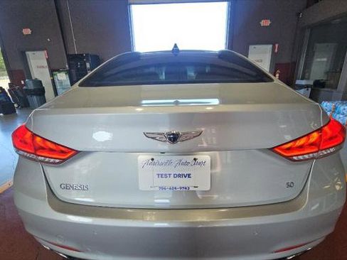 Used 2015 Hyundai Genesis 5.0 RWD image 7