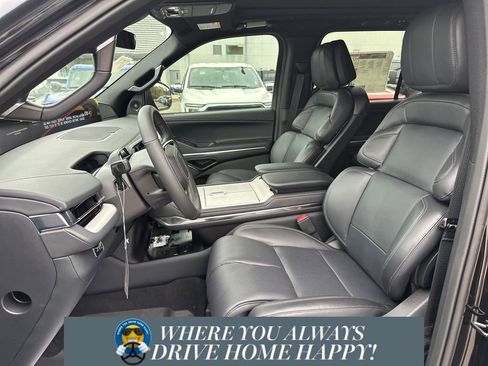 Used 2025 Lincoln Navigator Reserve w/ Jet Appearance Package AWD/4WD image 7
