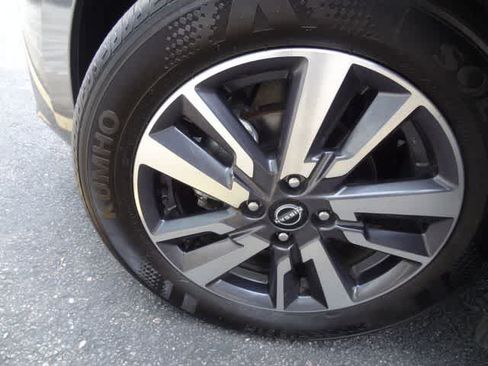 Used 2025 Nissan Versa SV FWD image 30