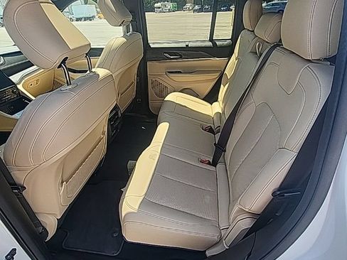 Used 2024 Jeep Grand Cherokee Limited w/ Luxury Tech Group II AWD/4WD image 33