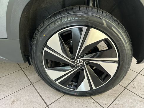 Used 2024 Volkswagen Taos SE AWD/4WD image 15