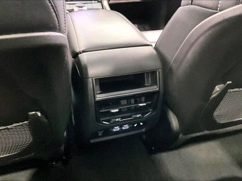 Used 2024 Jeep Grand Cherokee Limited w/ Luxury Tech Group II image 10