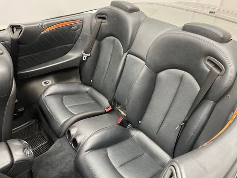 Used 2005 Mercedes-Benz CLK 500 Cabriolet image 32