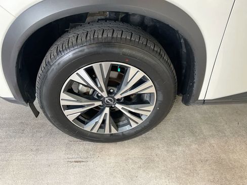 Used 2023 Nissan Rogue SV image 10