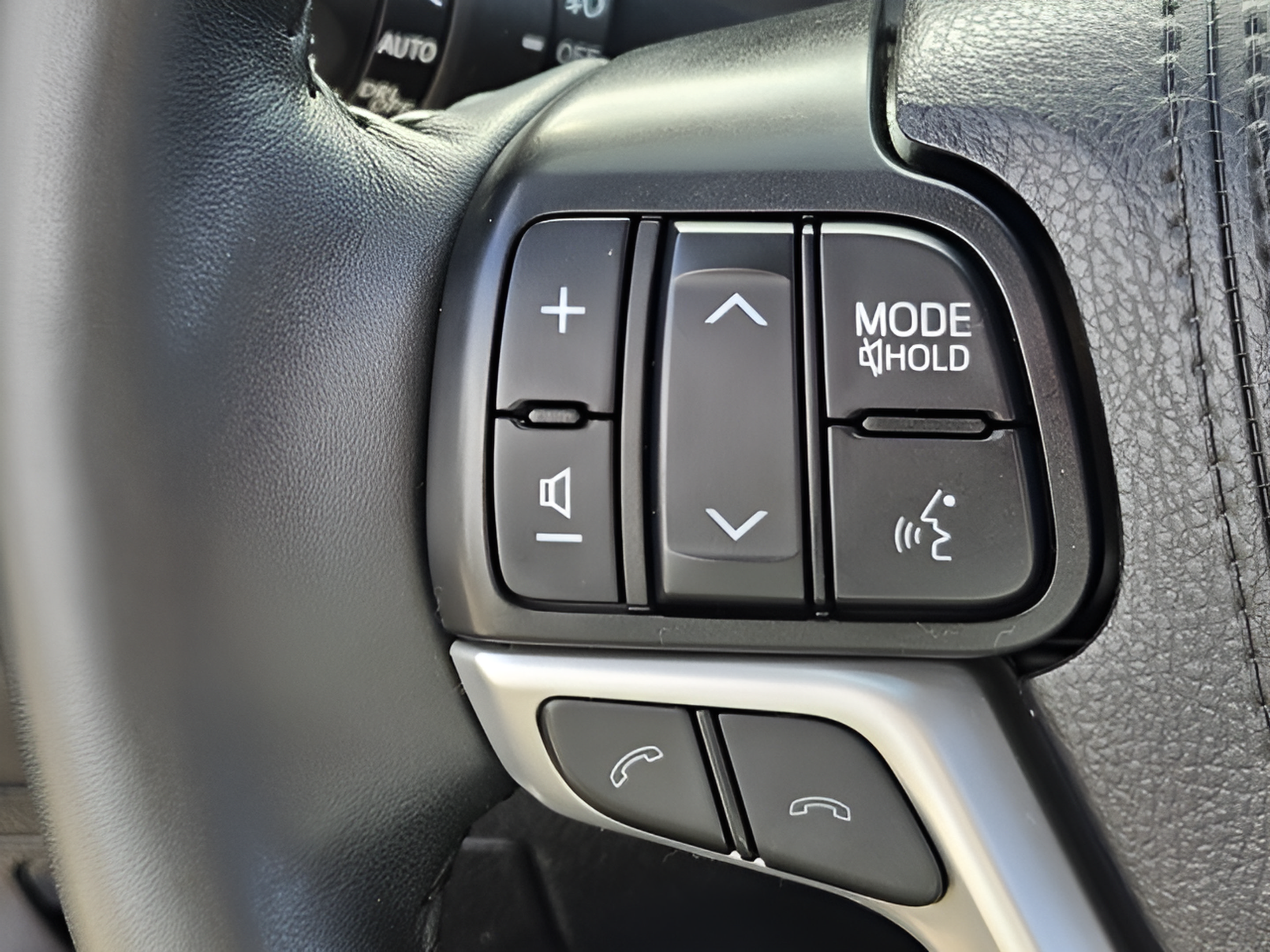 Used 2019 Toyota Highlander Limited FWD image 24