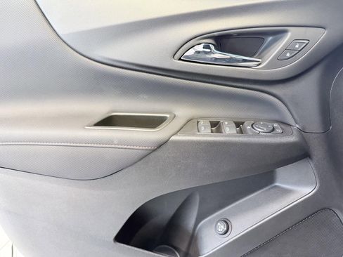 Used 2022 Chevrolet Equinox RS w/ Infotainment Package image 35