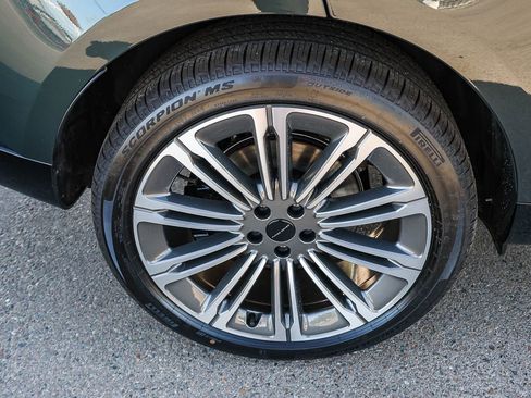 New 2026 Land Rover Range Rover SE image 13