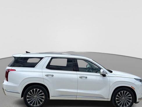 Used 2024 Hyundai Palisade Calligraphy FWD image 2