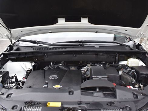 Certified 2017 Toyota Highlander Limited Platinum image 27