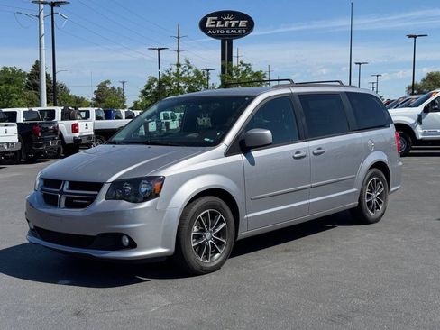 Used 2017 Dodge Grand Caravan GT FWD image 3