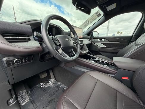 Used 2025 Ford Explorer Platinum w/ LUX Leather Package AWD/4WD image 29
