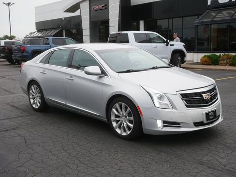 Used 2017 Cadillac XTS Luxury AWD/4WD image 2