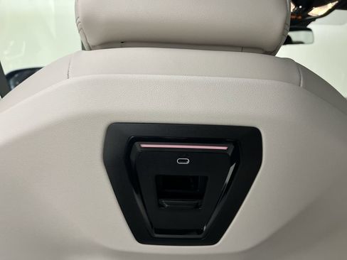 New 2024 BMW 530i xDrive w/ Convenience Package AWD/4WD image 25