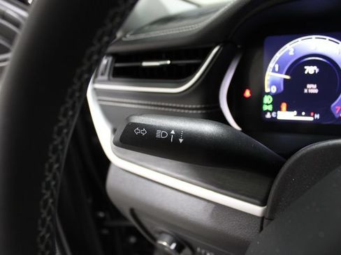 Used 2023 Jeep Grand Cherokee L Limited w/ Luxury Tech Group II AWD/4WD image 40