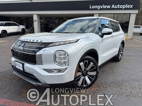 New 2026 Mitsubishi Outlander SE image 1