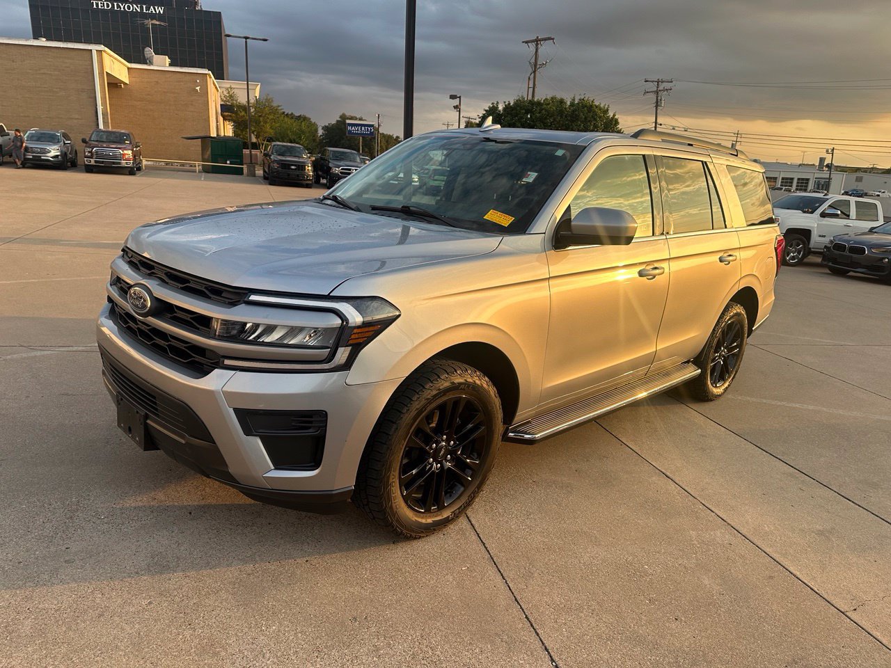 Used 2022 Ford Expedition XLT RWD image 1