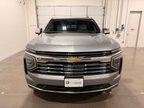Used 2025 Chevrolet Suburban Premier image 2