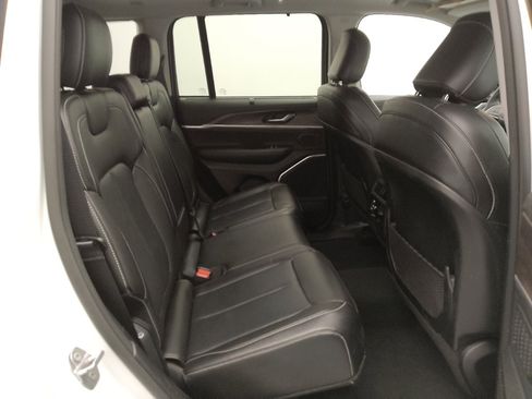 Used 2022 Jeep Grand Cherokee Limited 4xe w/ Luxury Tech Group II AWD/4WD image 19