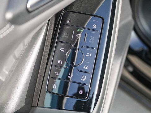 Used 2025 Audi Q6 e-tron Premium w/ Convenience Package image 30