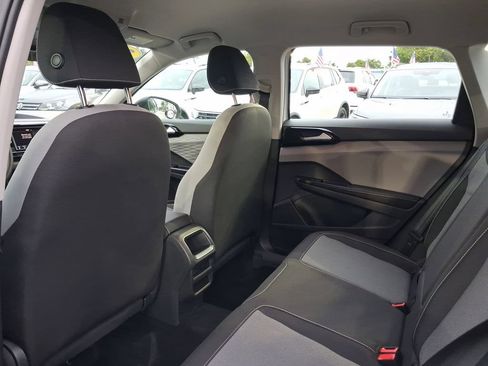 Certified 2024 Volkswagen Taos S FWD image 7