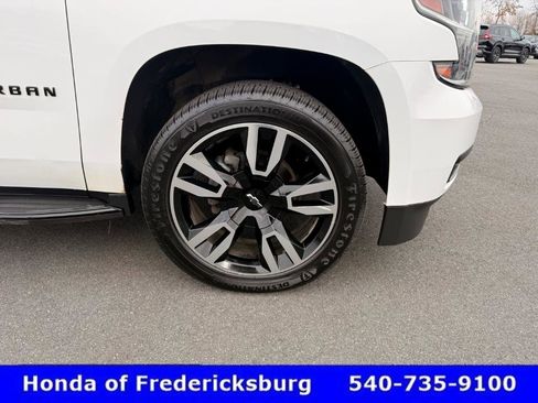 Used 2018 Chevrolet Suburban LT w/ Luxury Package image 14