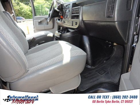 Used 2020 Chevrolet Express 3500 LT w/ LT Preferred Equipment Group RWD image 20