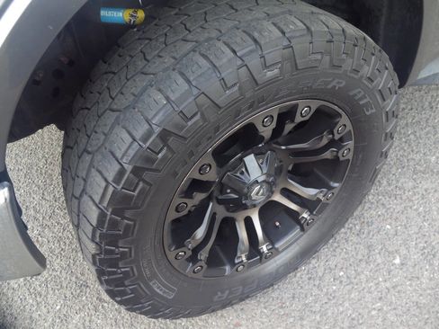 Used 2015 Ford F150 Lariat image 28