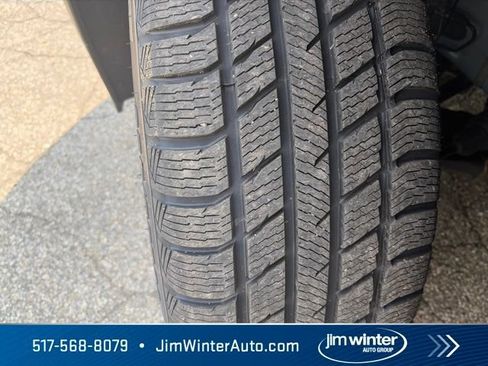 Used 2023 Chevrolet Traverse LT w/ LT Premium Package AWD/4WD image 4