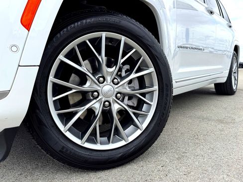 Used 2023 Jeep Grand Cherokee L Summit image 2