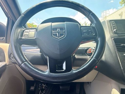 Used 2020 Dodge Grand Caravan SXT FWD image 12