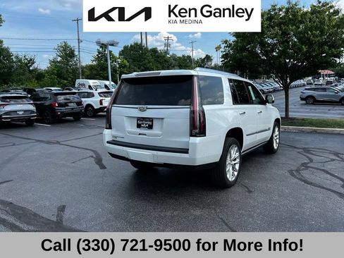 Used 2020 Cadillac Escalade Premium Luxury AWD/4WD image 5
