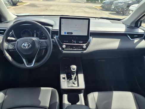 Used 2026 Toyota Corolla Cross XLE FWD image 3