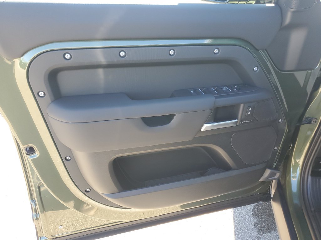 New 2026 Land Rover Defender 110 S AWD/4WD image 9