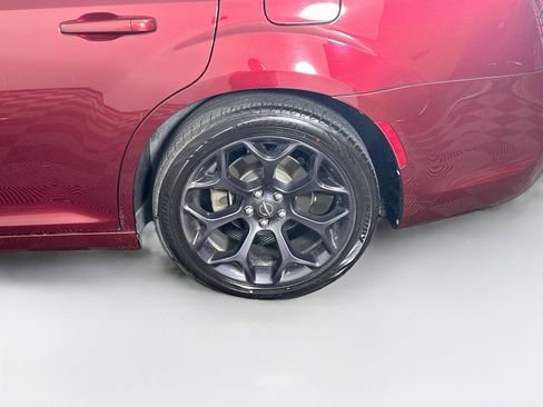 Used 2019 Chrysler 300 Touring w/ Sport Appearance Package RWD image 11