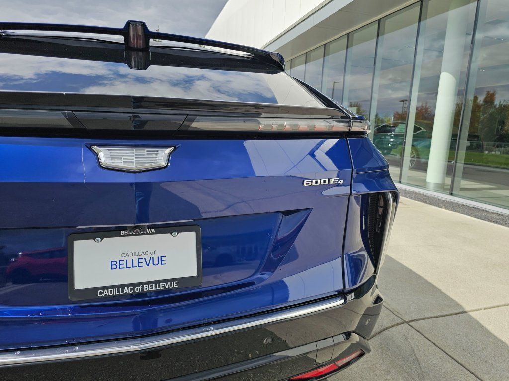 Certified 2024 Cadillac Lyriq Luxury AWD/4WD image 16