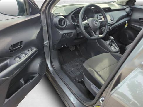 Used 2025 Nissan Kicks Play S image 4