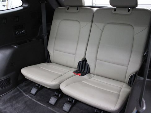 Used 2018 Hyundai Santa Fe Limited FWD image 9